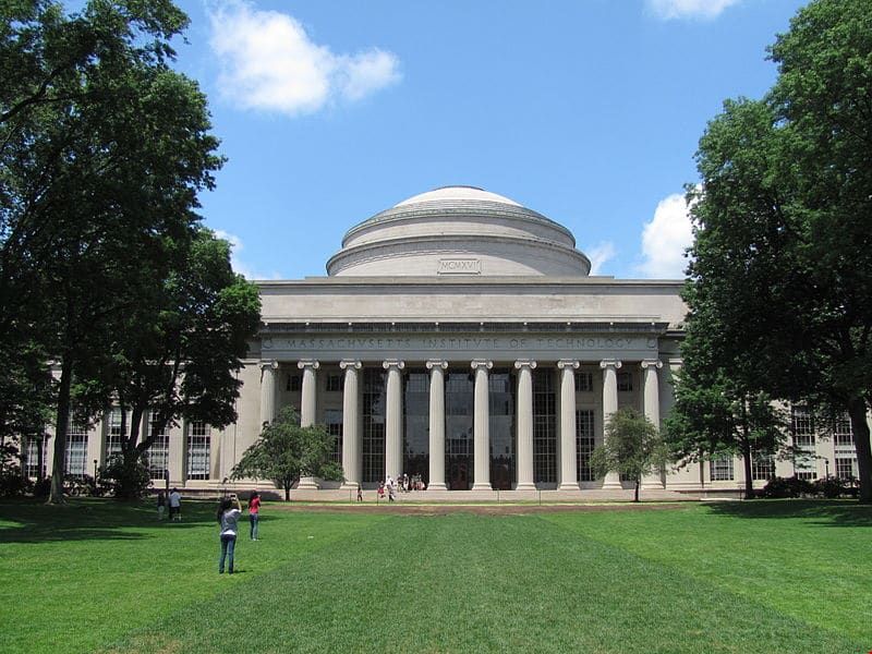2024年MIT早申录取国内新生背景.jpeg